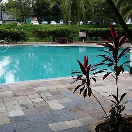 Pinang Beach Apartment @ Bayu Emas Batu Ferringhi Eksteriør billede