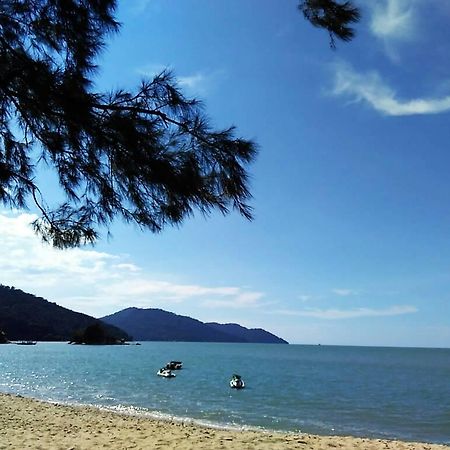 Pinang Beach Apartment @ Bayu Emas Batu Ferringhi Eksteriør billede
