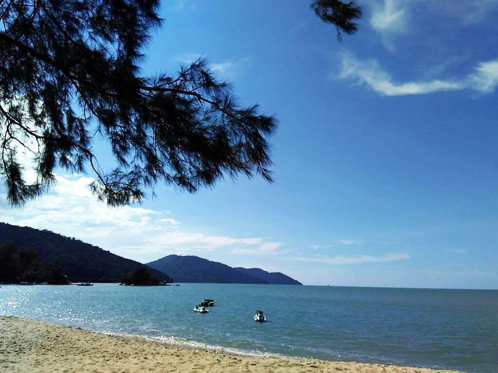 Pinang Beach Apartment @ Bayu Emas Batu Ferringhi Eksteriør billede